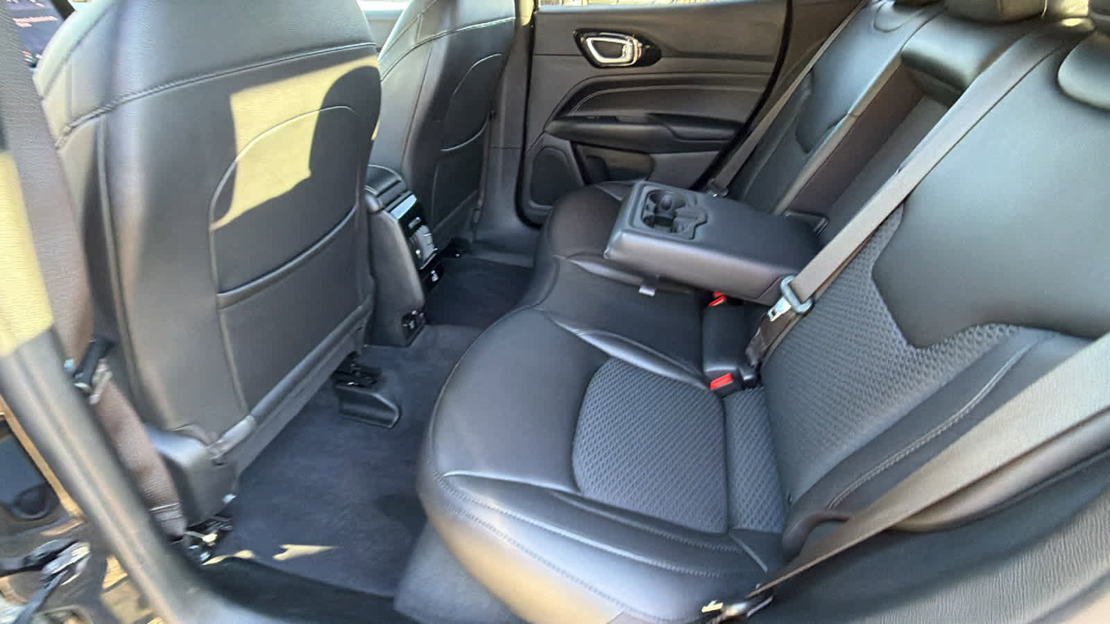 Used 2022 Jeep Compass Altitude w/ Convenience Group image 17