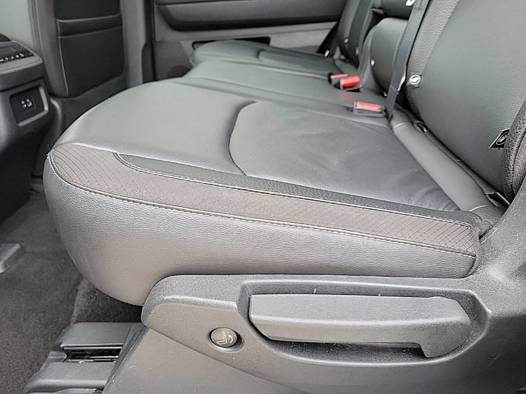 Used 2025 Nissan Pathfinder SL AWD/4WD image 18