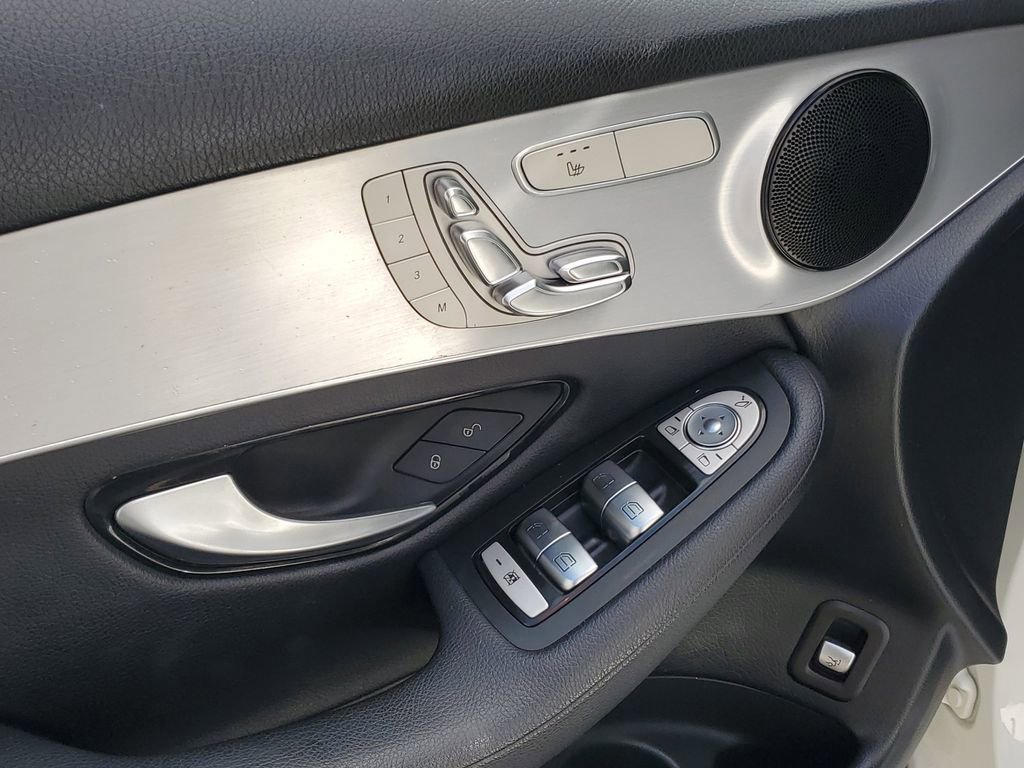Used 2019 Mercedes-Benz GLC 300 w/ Premium Package image 18
