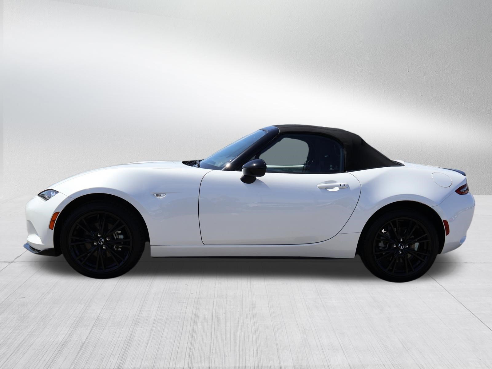 Certified 2025 MAZDA MX-5 Miata Club RWD image 4