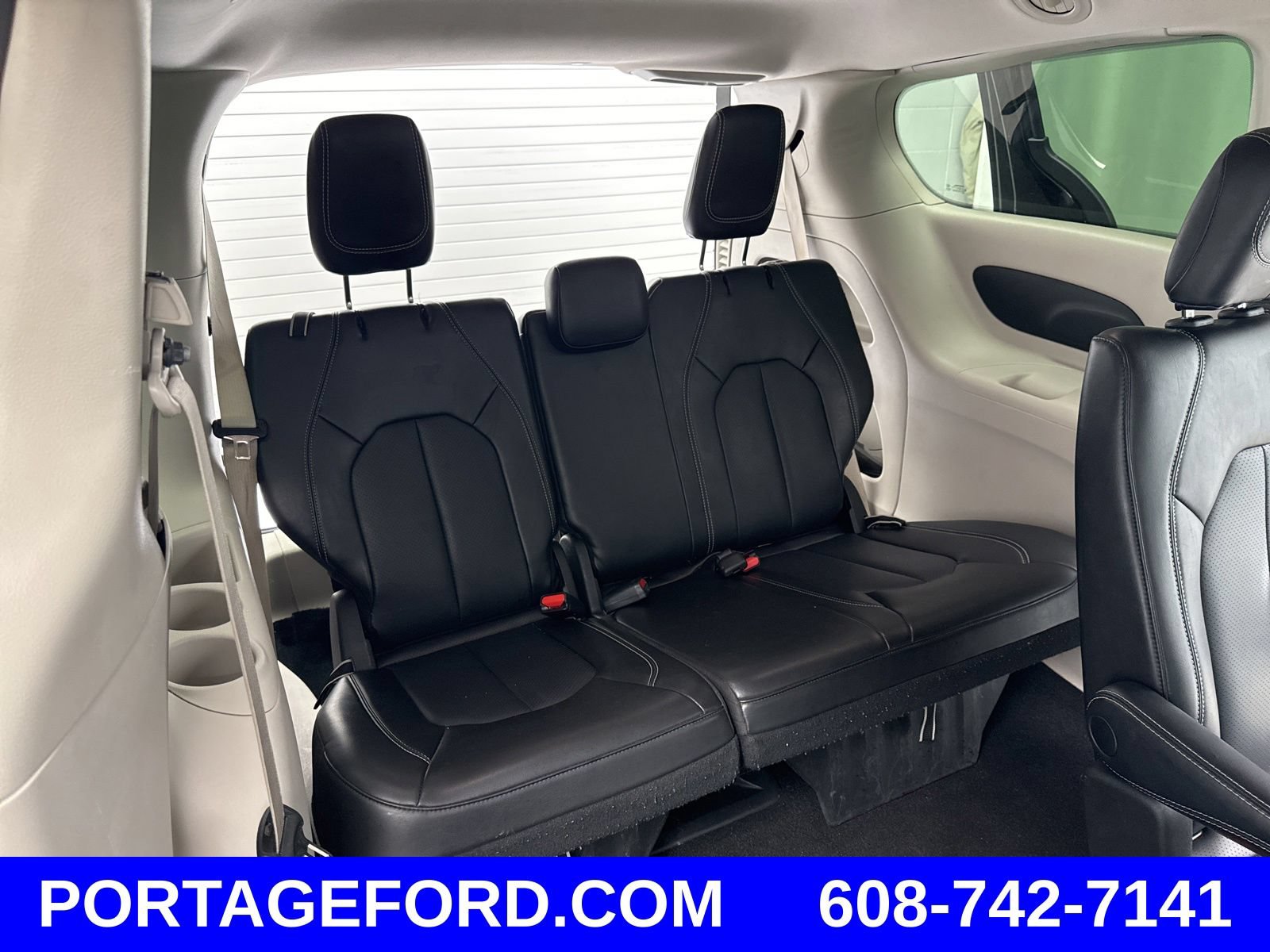 Used 2023 Chrysler Pacifica Touring-L FWD image 34