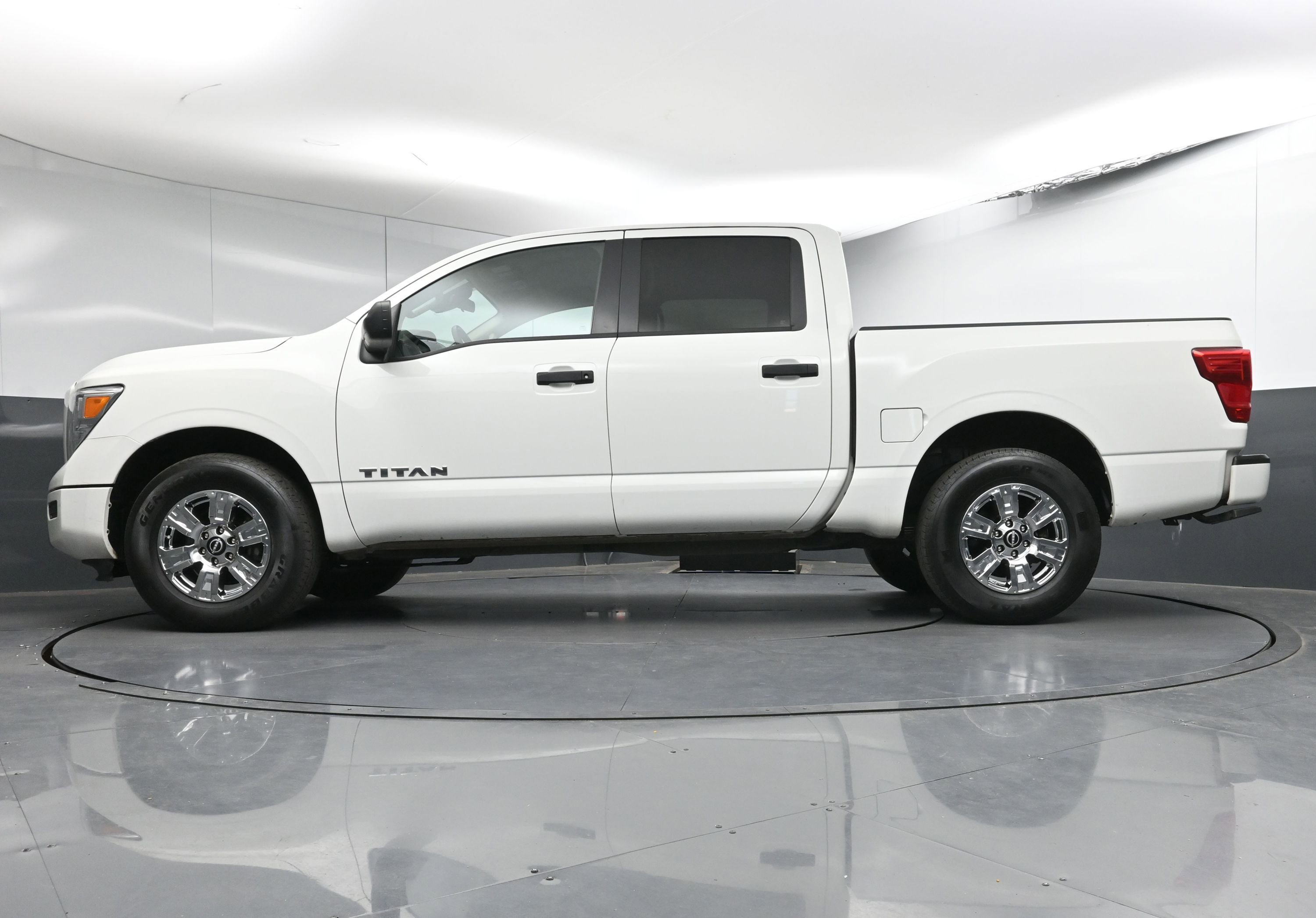 Used 2024 Nissan Titan SV w/ Accessory Utility Package image 29