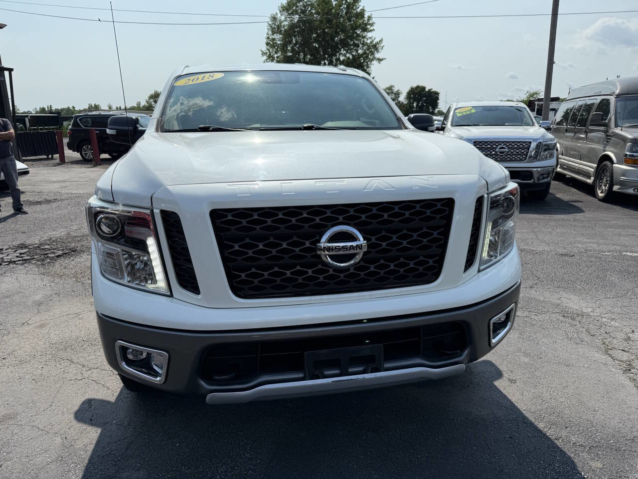 Used 2018 Nissan Titan PRO-4X image 9