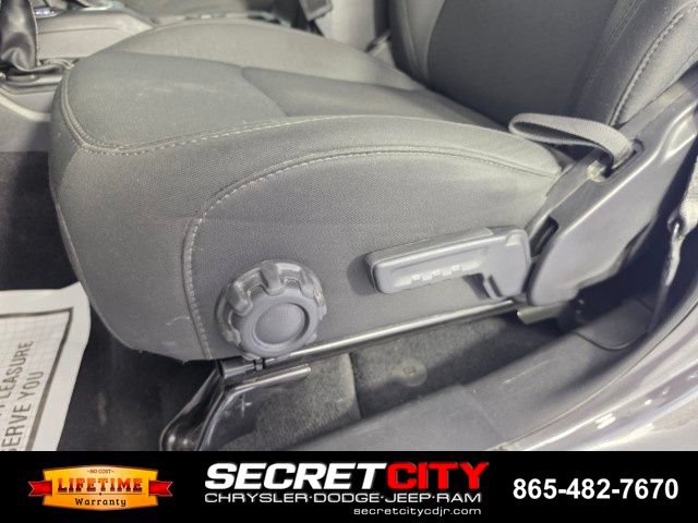 Used 2023 Jeep Wrangler Unlimited Sahara AWD/4WD image 13
