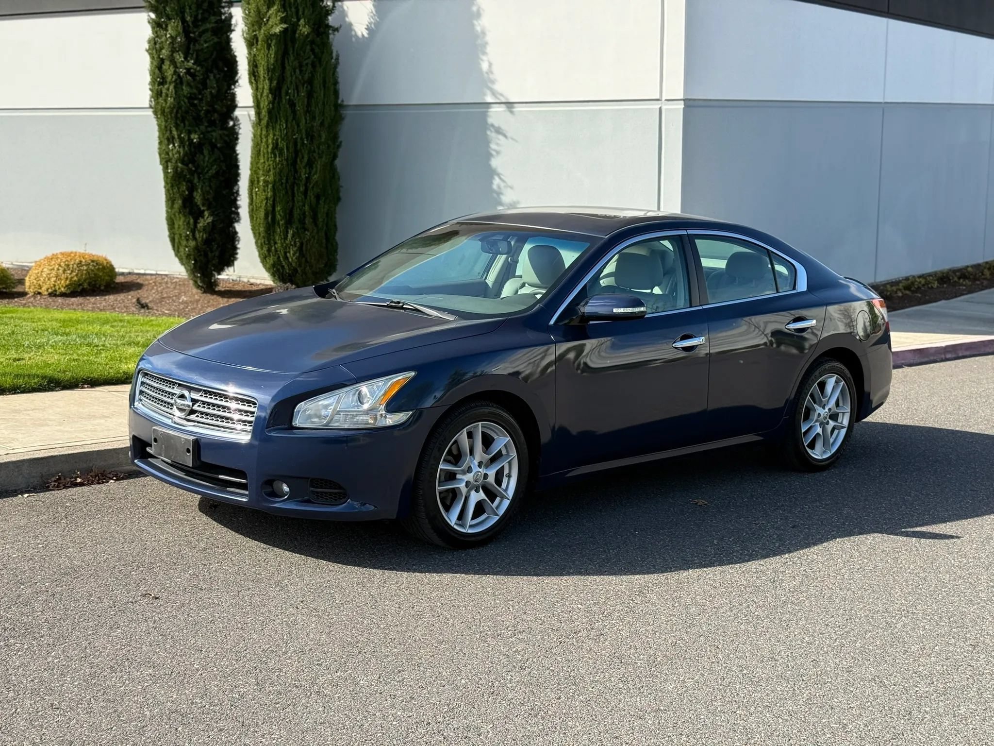 Used 2009 Nissan Maxima 3.5 SV w/ Tech Pkg FWD image 1