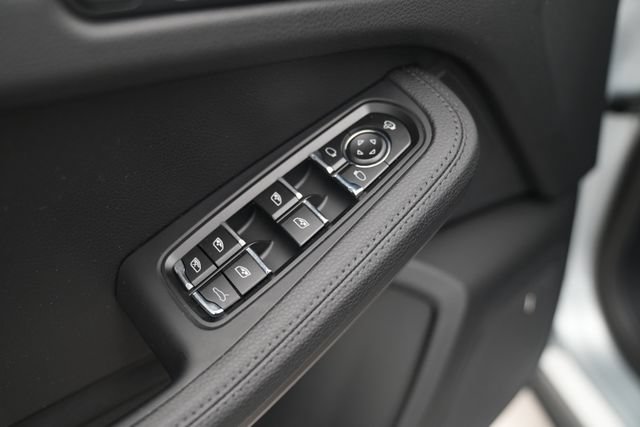 Certified 2026 Porsche Macan AWD/4WD image 33
