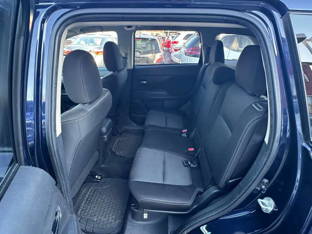 Used 2016 Mitsubishi Outlander SE image 21