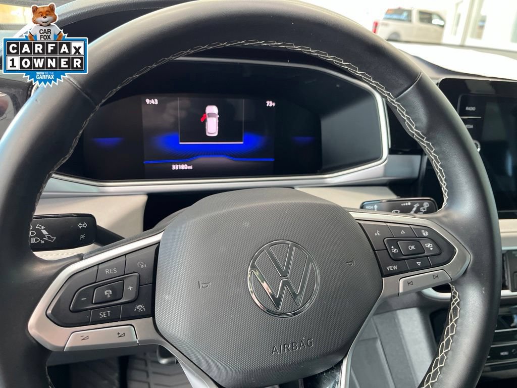 Used 2025 Volkswagen Taos SE AWD/4WD image 2