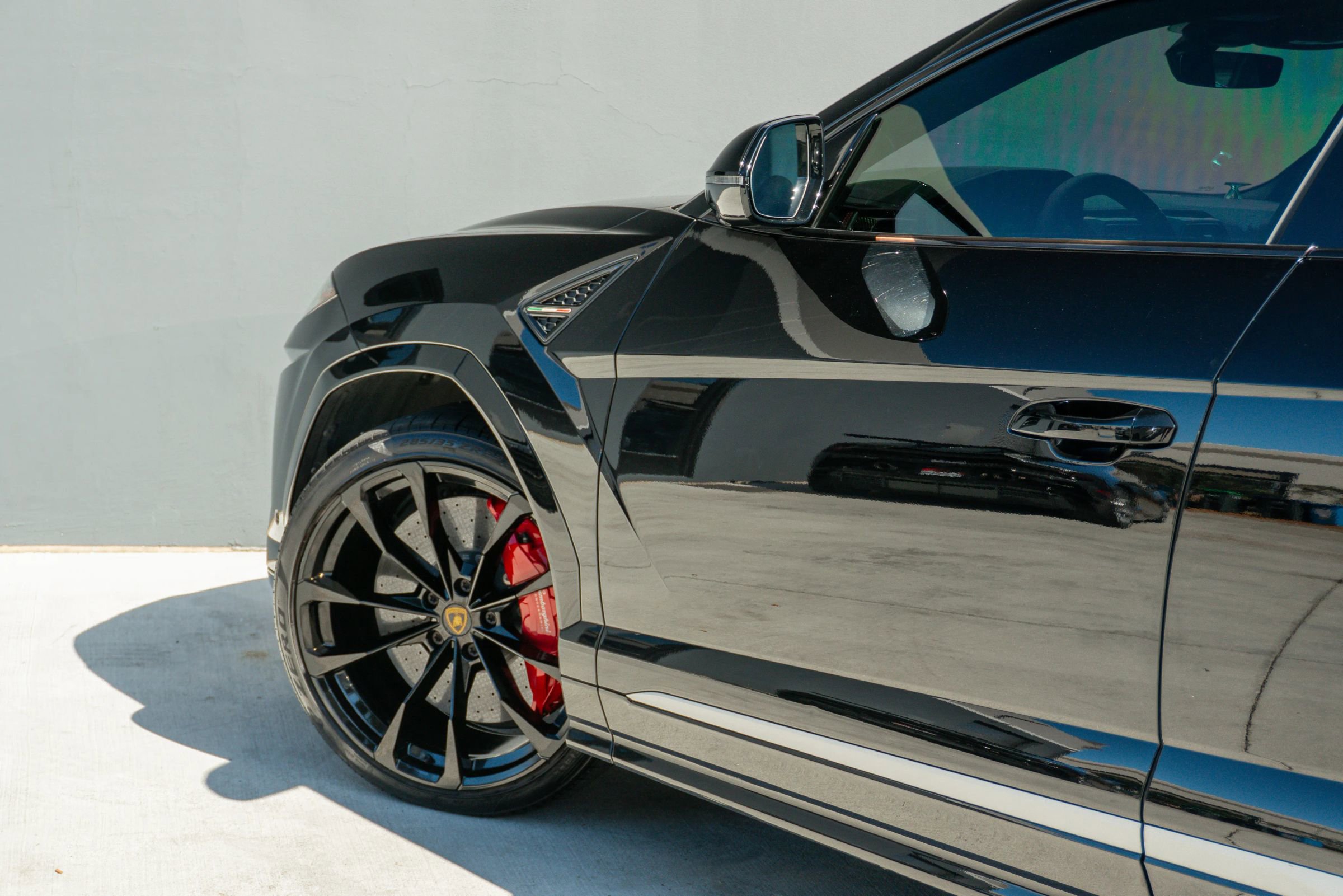 Used 2020 Lamborghini Urus image 45