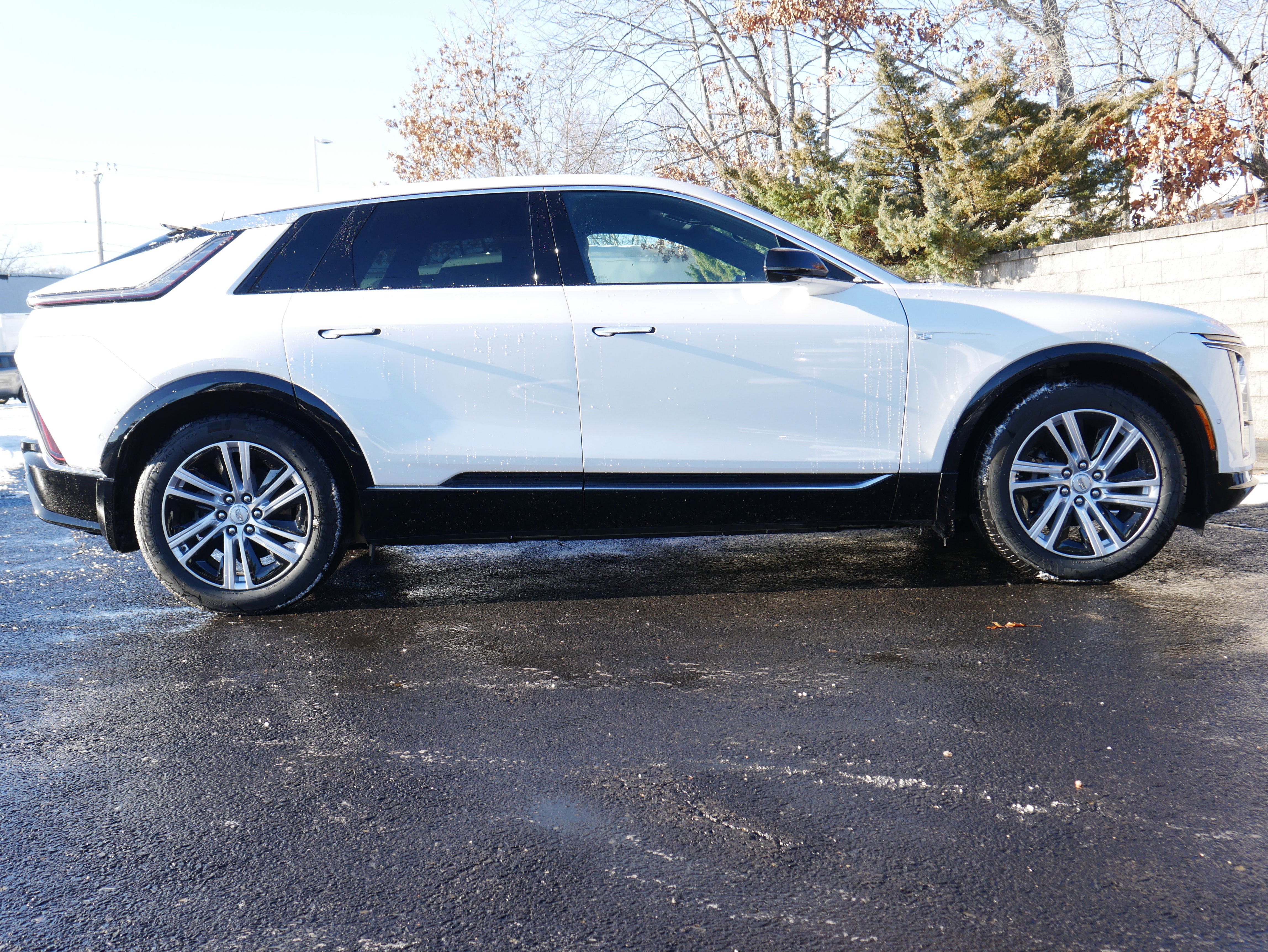 Certified 2024 Cadillac Lyriq Tech w/ Driver Assist Package image 8