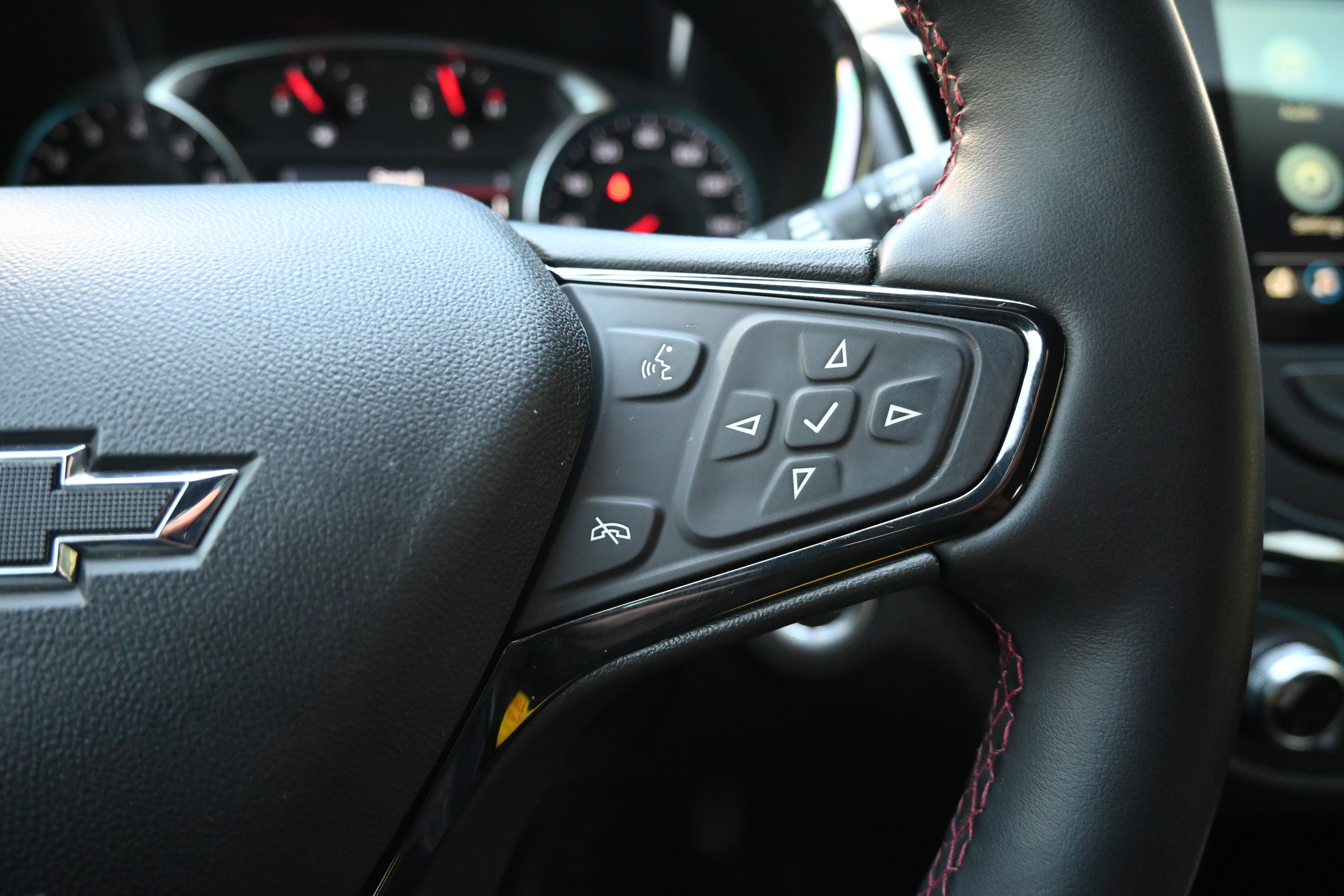 Used 2024 Chevrolet Equinox RS w/ RS Leather Package FWD image 19