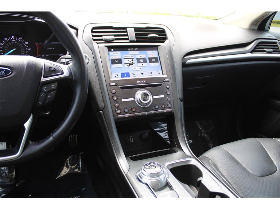 Used 2017 Ford Fusion Titanium AWD/4WD image 24