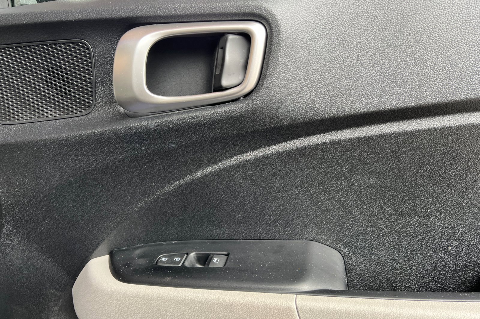 Certified 2025 Hyundai Venue SEL image 23