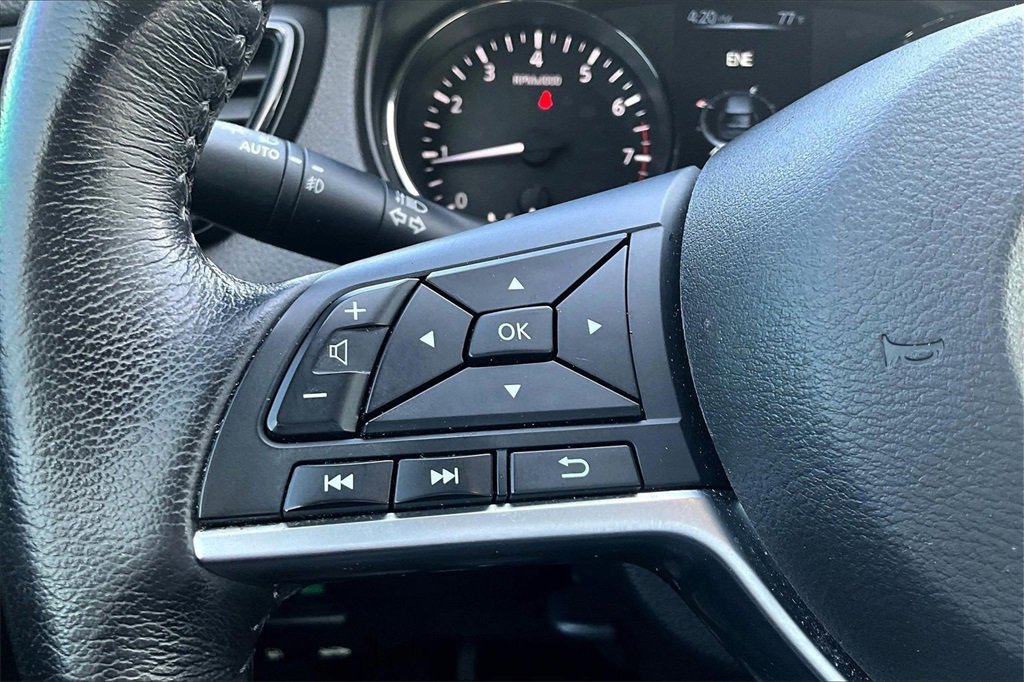 Used 2017 Nissan Rogue SL w/ SL Premium Package image 23