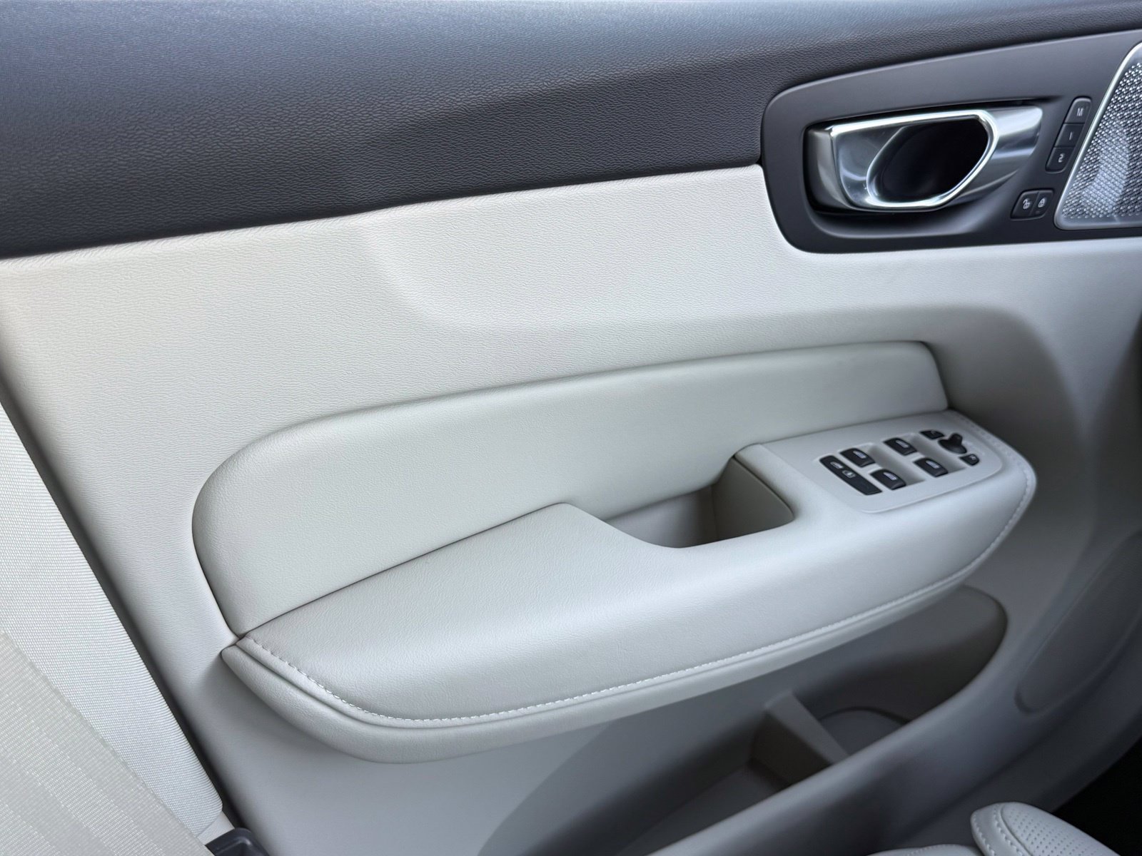 New 2027 Volvo XC60 B5 Ultra AWD/4WD image 40