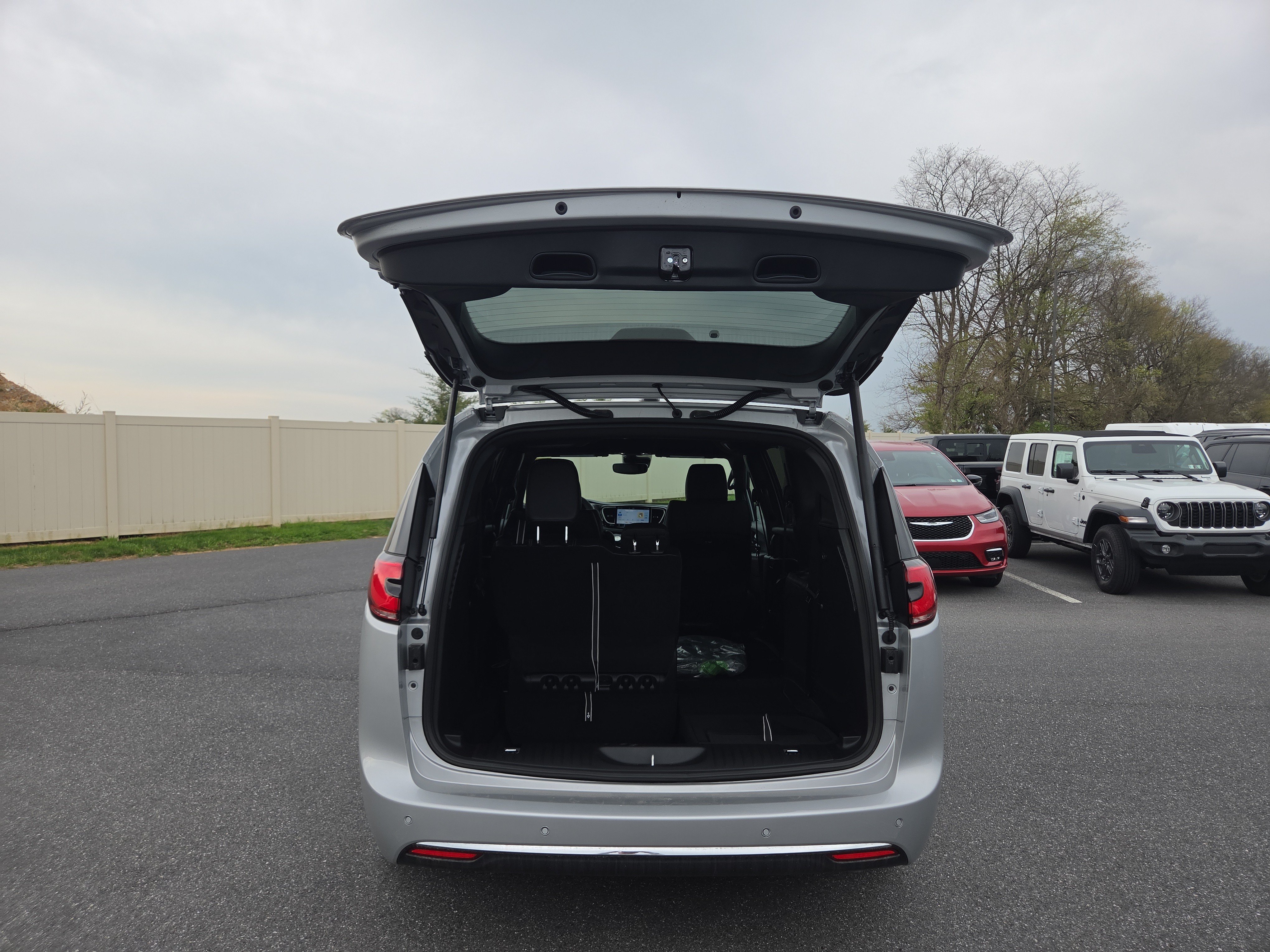New 2026 Chrysler Pacifica Select AWD/4WD image 26