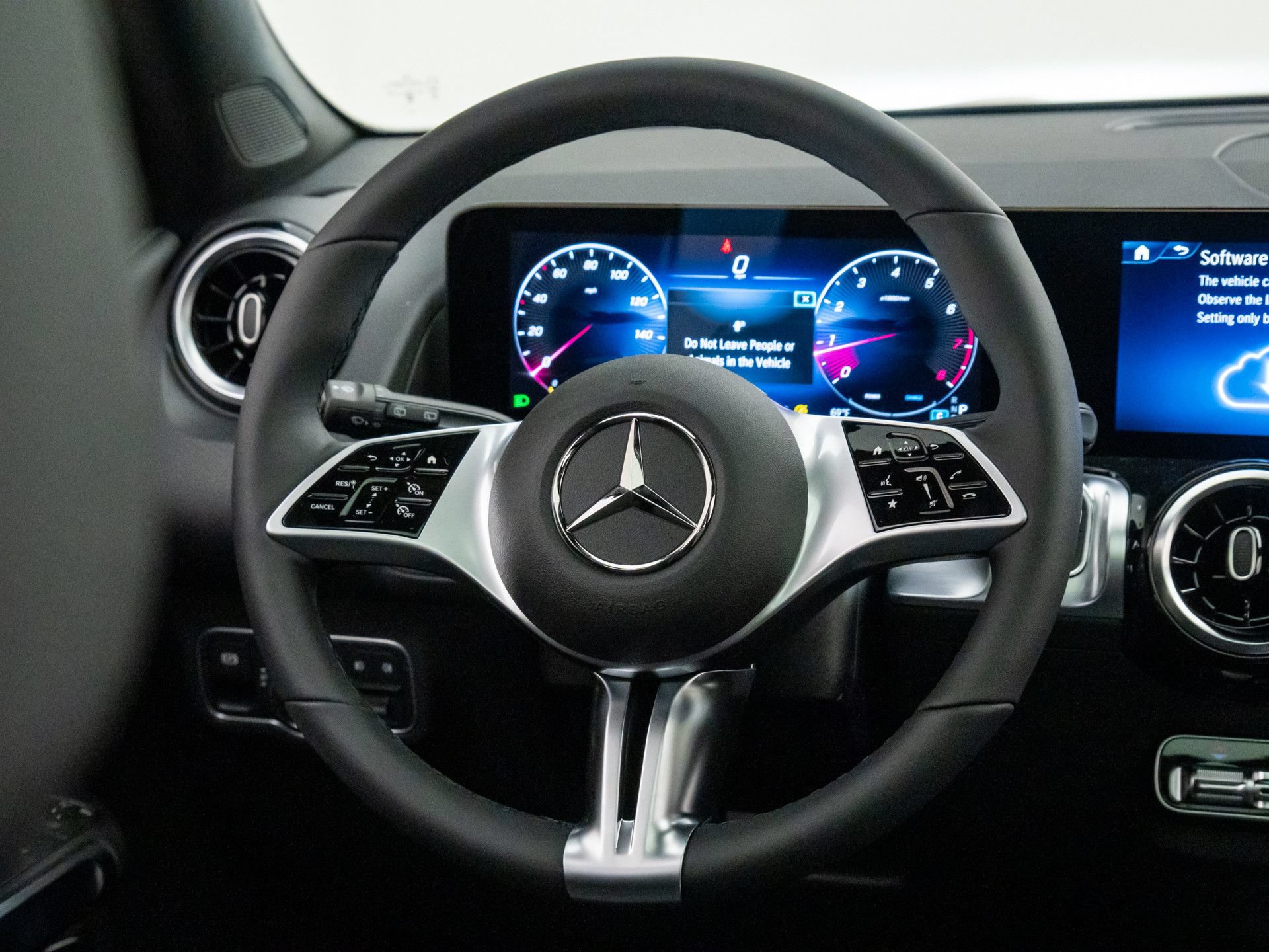 New 2026 Mercedes-Benz GLB 250 4MATIC image 11