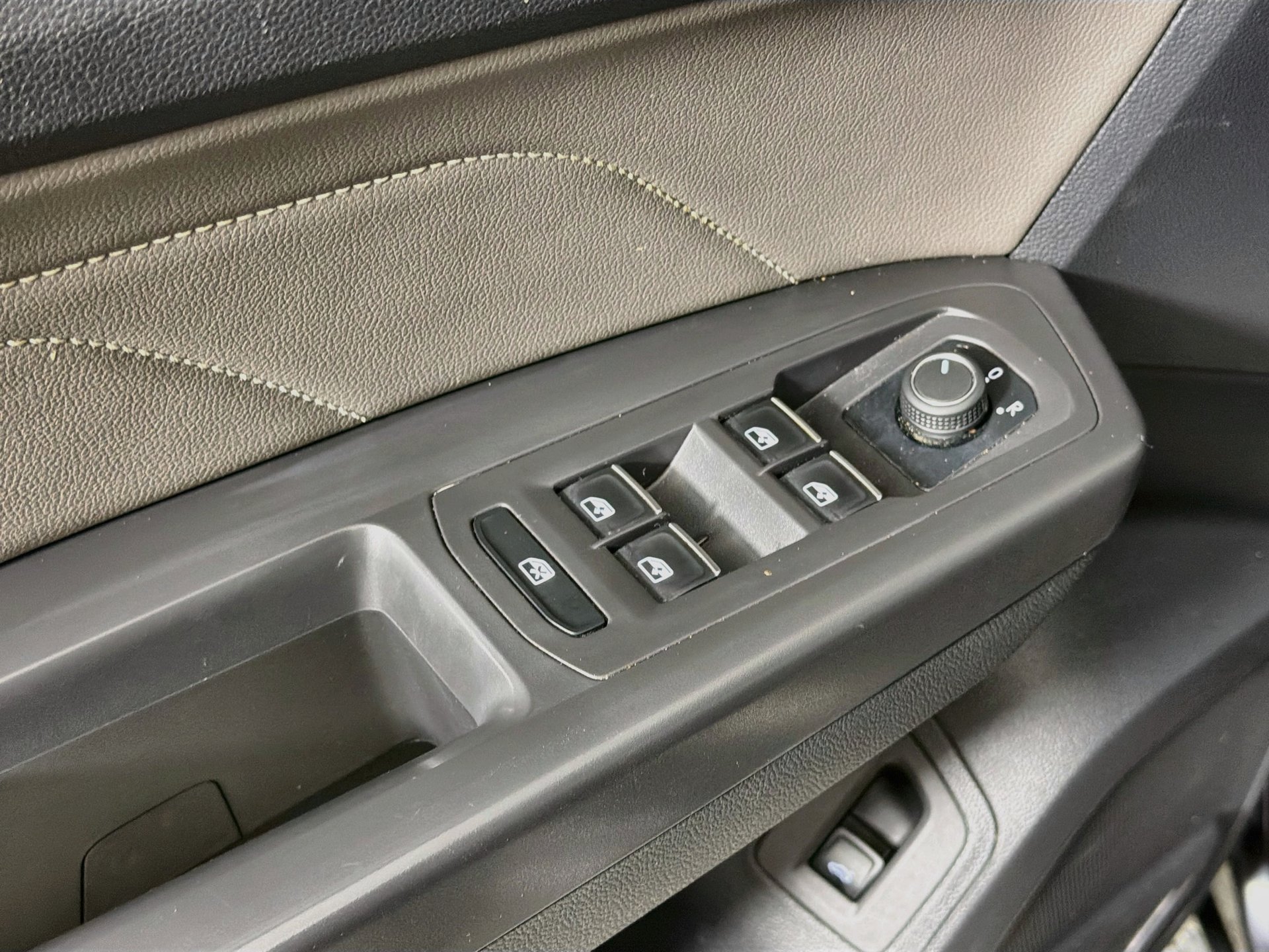 Certified 2023 Volkswagen Atlas SE w/ Panoramic Sunroof Package FWD image 17