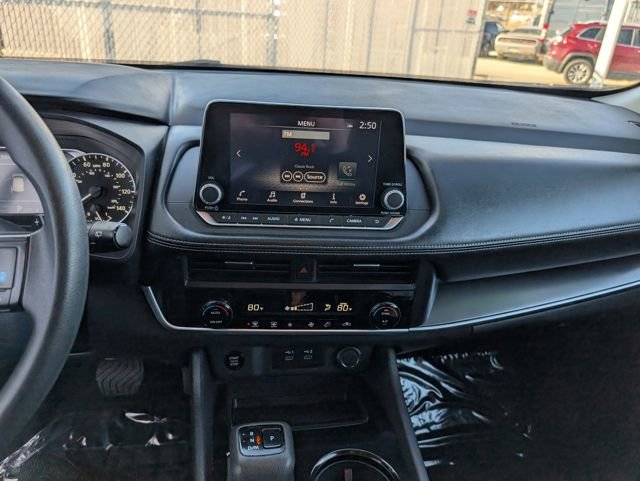 Used 2024 Nissan Rogue SV image 3