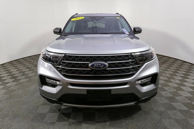 Used 2023 Ford Explorer XLT w/ Equipment Group 202A image 4