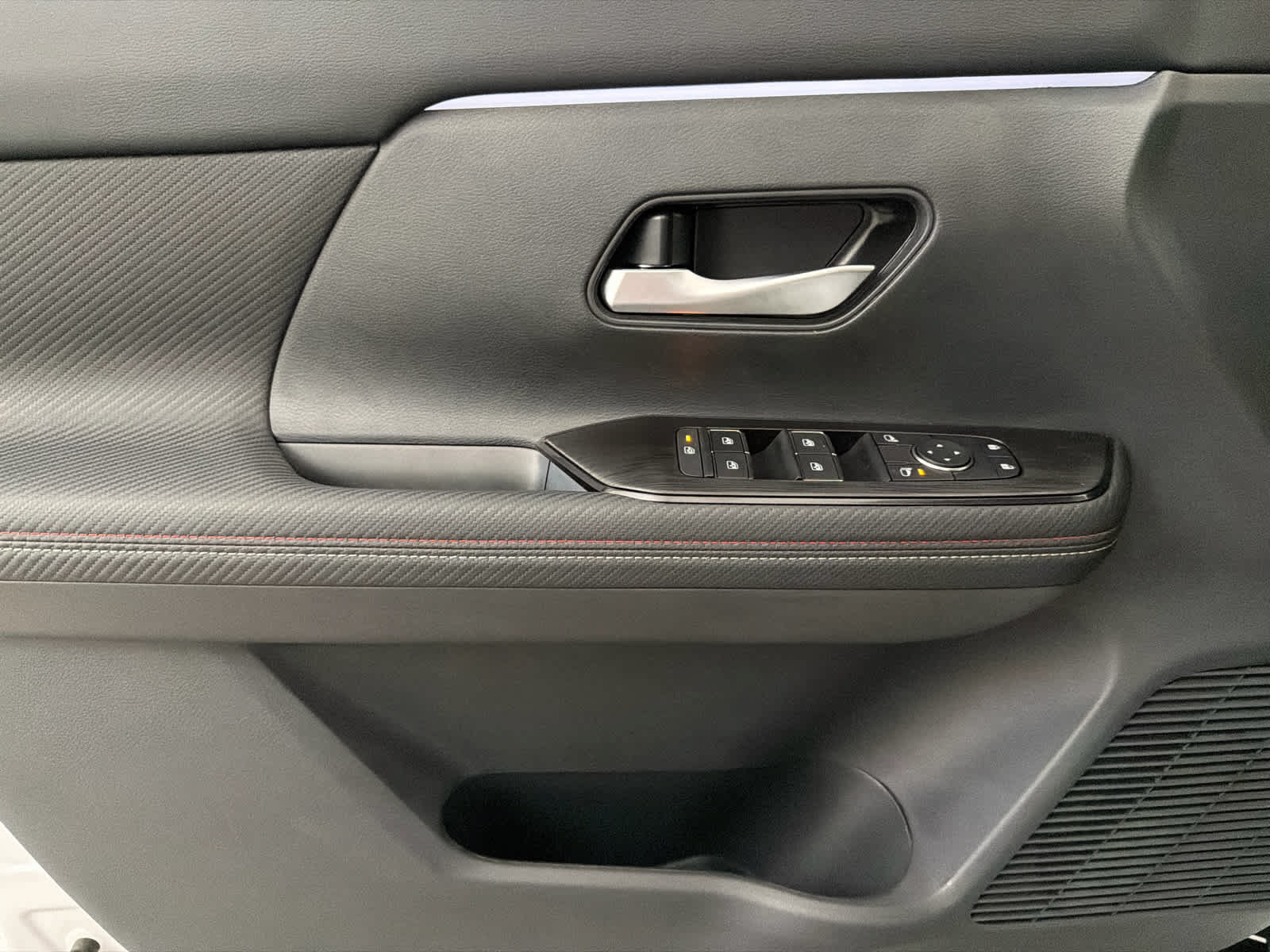 New 2026 Nissan Kicks SR FWD image 22