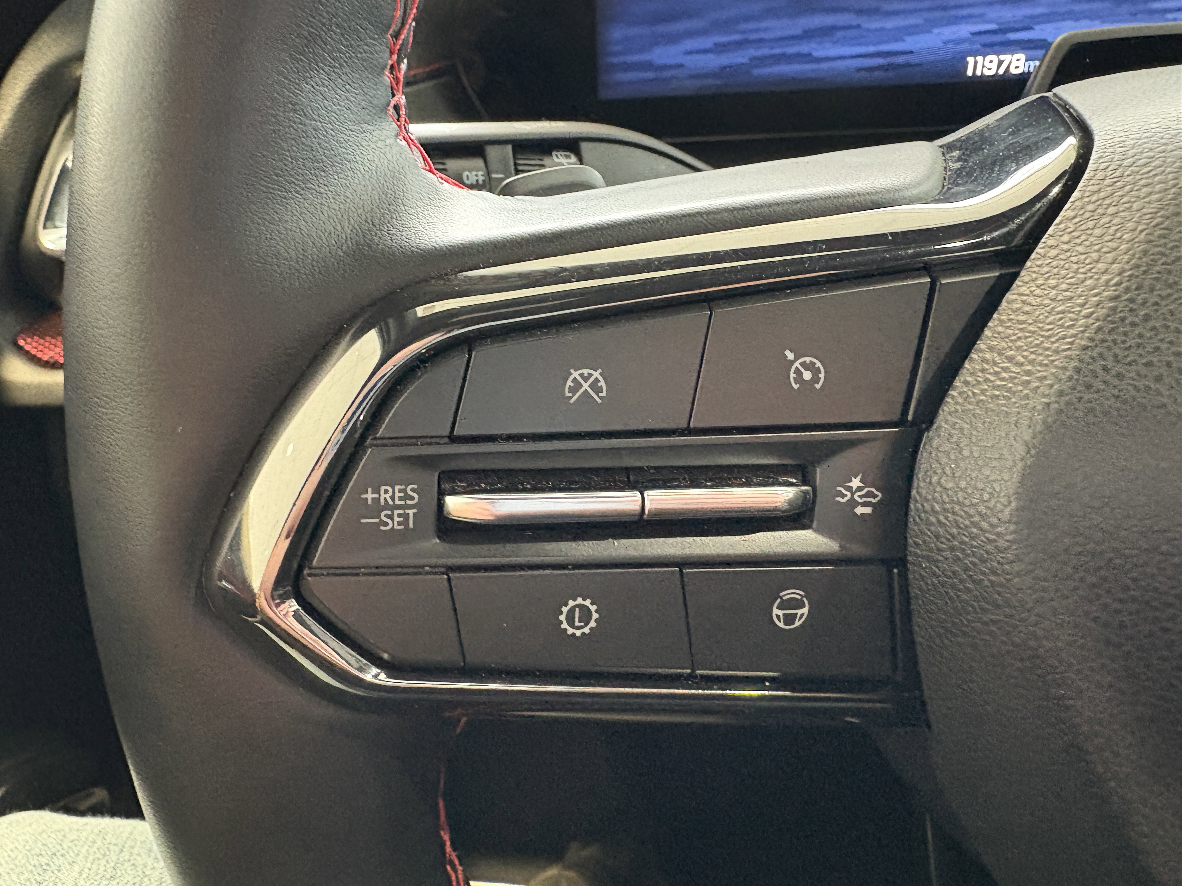 Used 2025 Chevrolet Traverse RS w/ LPO, Floor Liner Package image 11