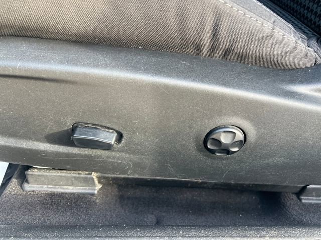 Used 2015 Dodge Challenger SXT image 12