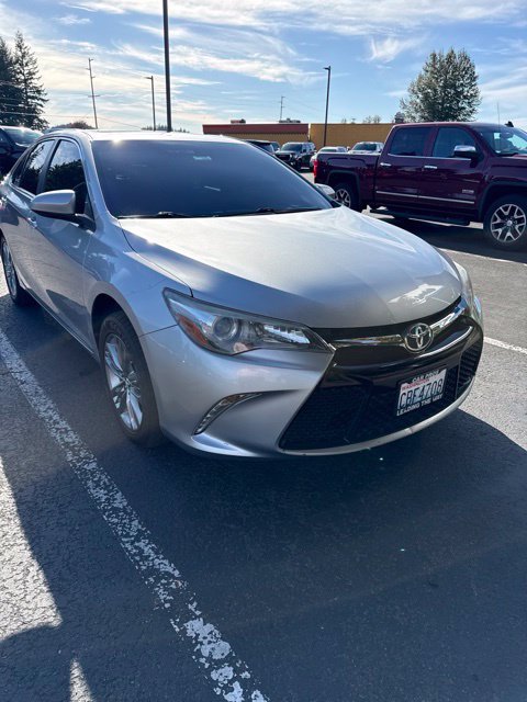 Used 2017 Toyota Camry SE w/ Moonroof Package
