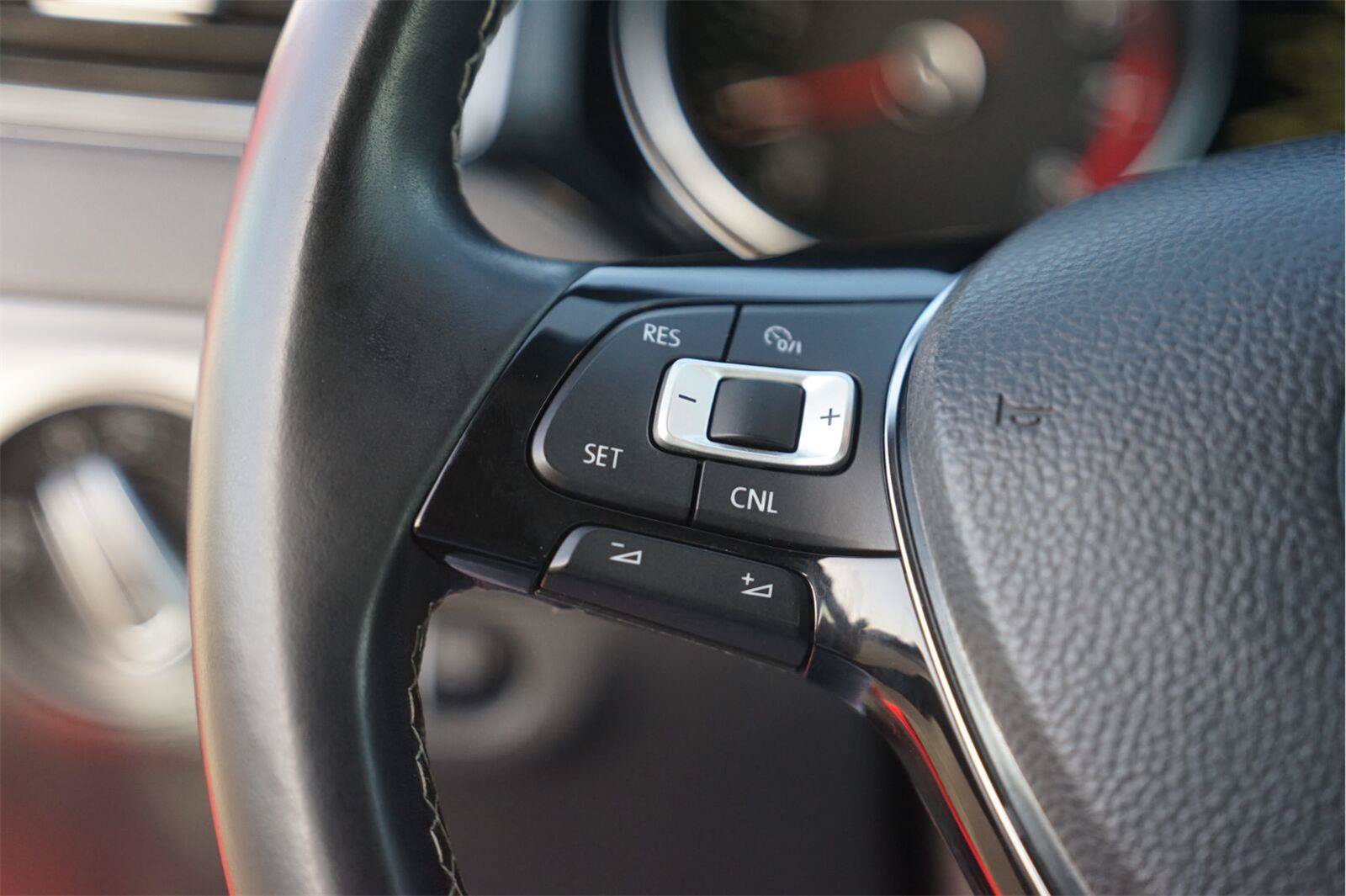 Used 2015 Volkswagen Jetta Sport FWD image 22