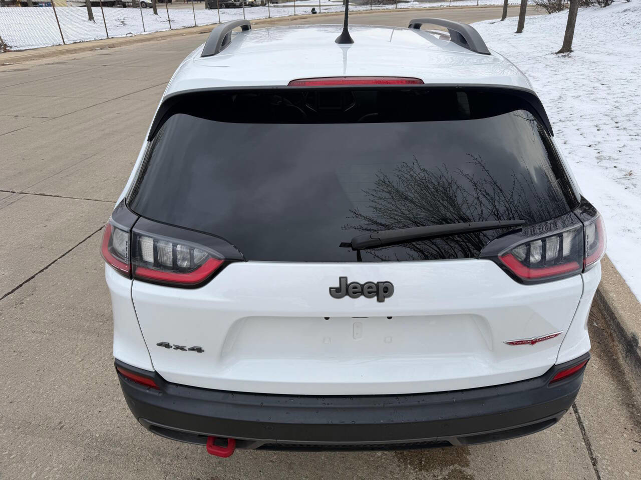Used 2020 Jeep Cherokee Trailhawk AWD/4WD image 5