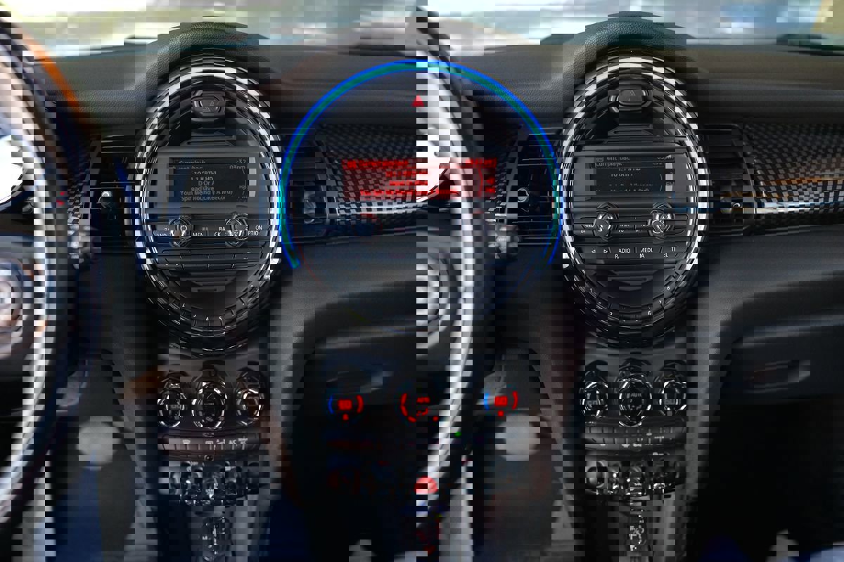 Used 2014 MINI Cooper S image 21