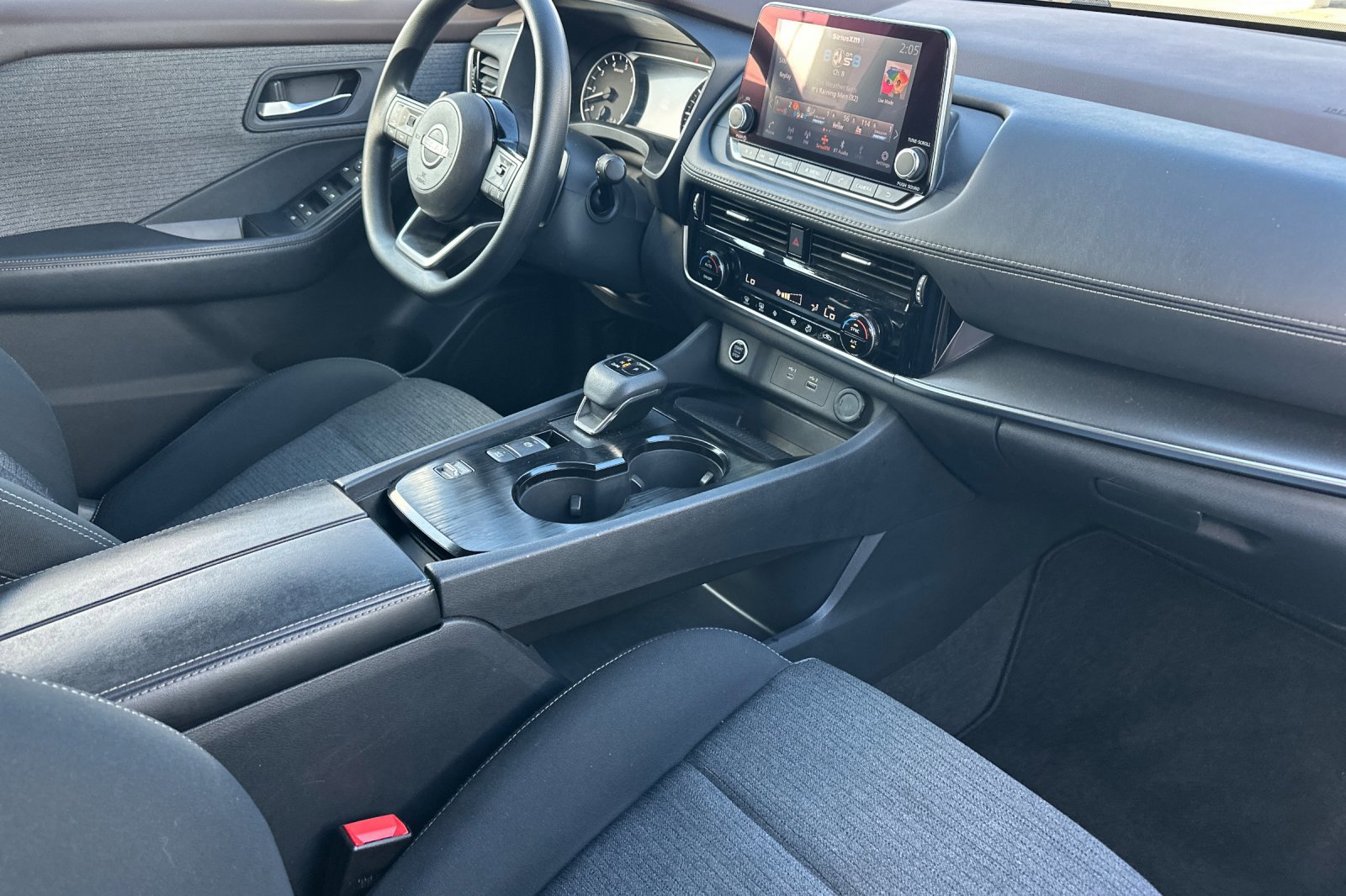 Used 2023 Nissan Rogue SV image 16