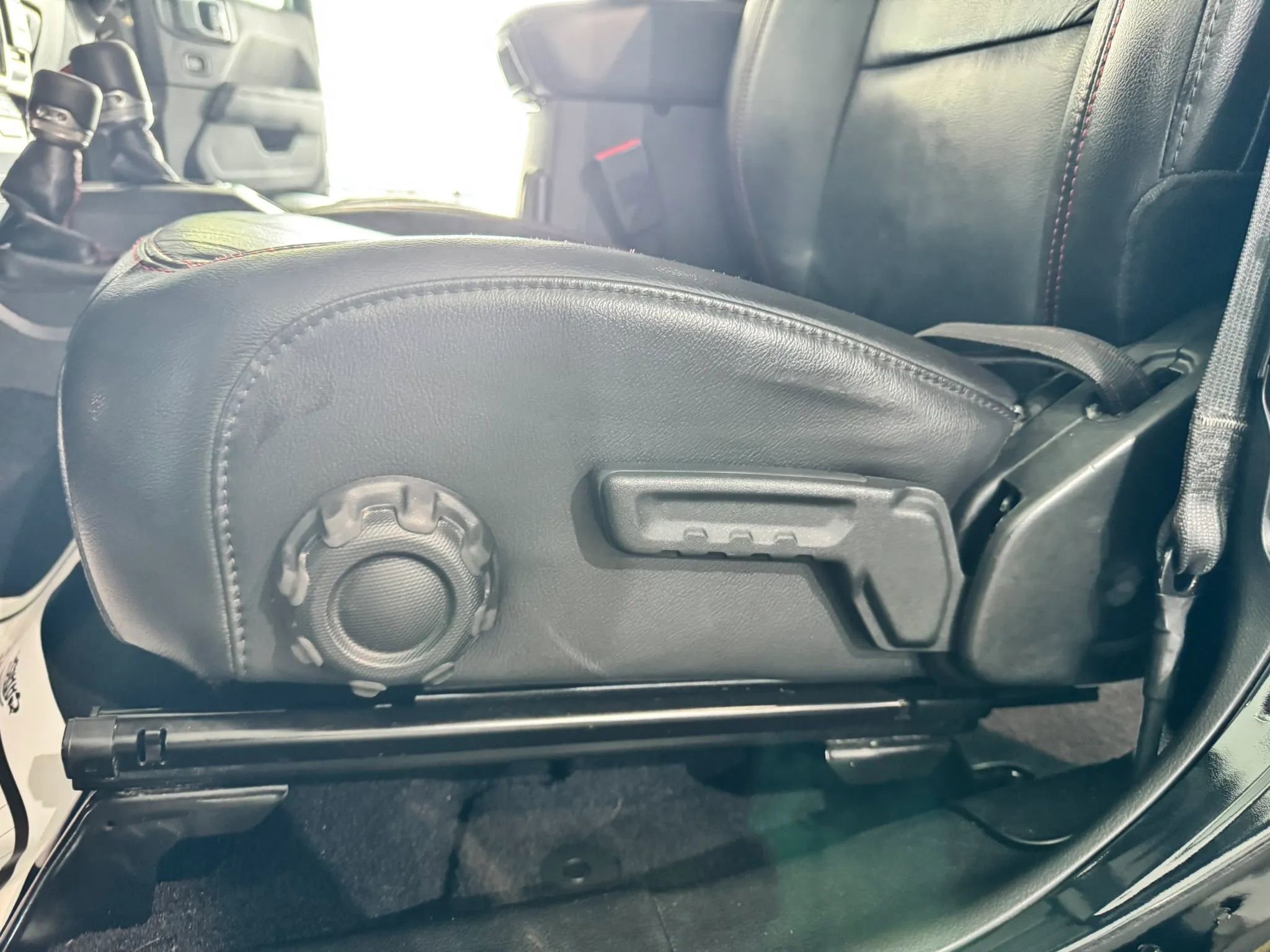 Used 2018 Jeep Wrangler Unlimited Rubicon image 13