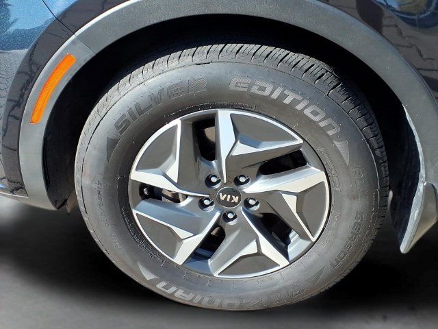 Used 2021 Kia Sorento S FWD image 18