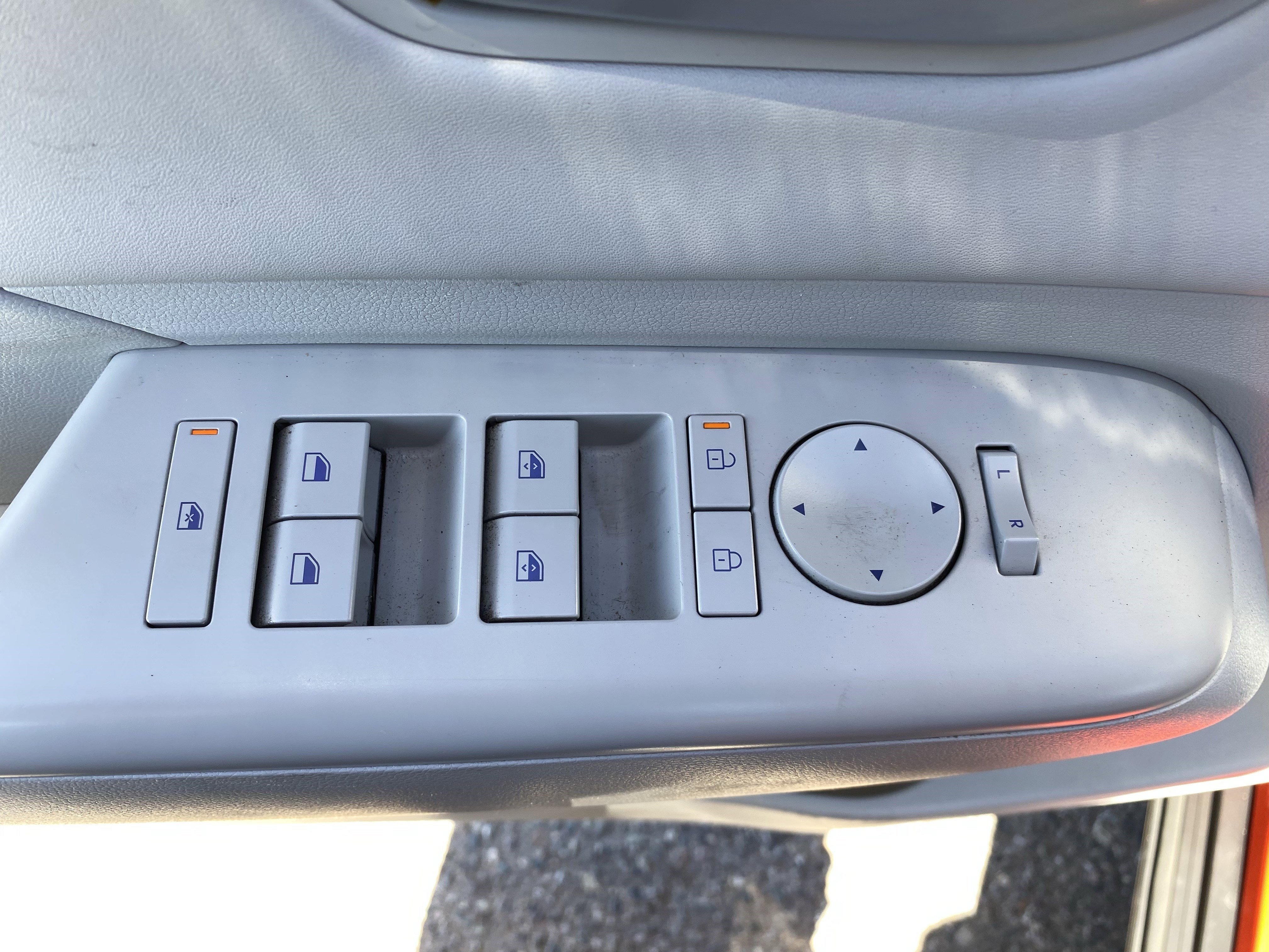 Used 2024 Hyundai Kona Limited AWD/4WD image 21
