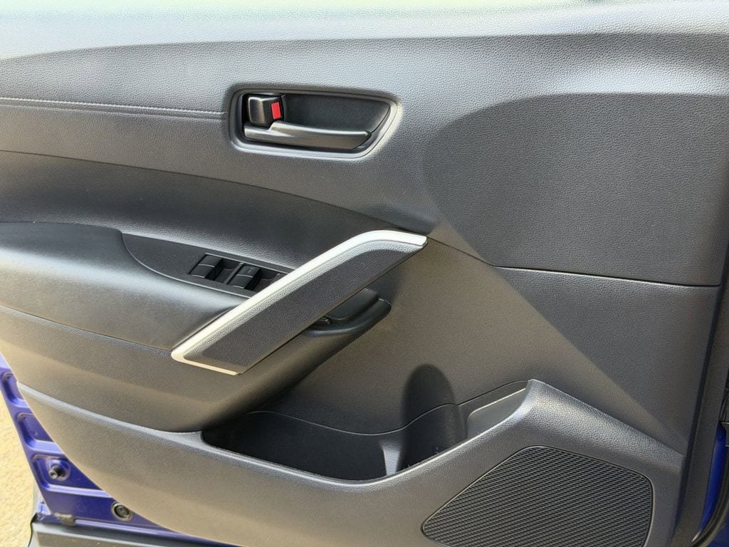Used 2025 Toyota Corolla Cross LE FWD image 26