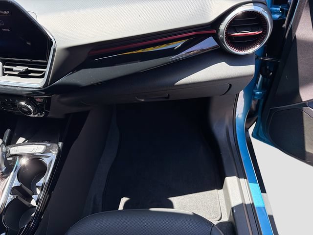 Used 2026 Chevrolet Trax RS w/ Sunroof Package FWD image 16