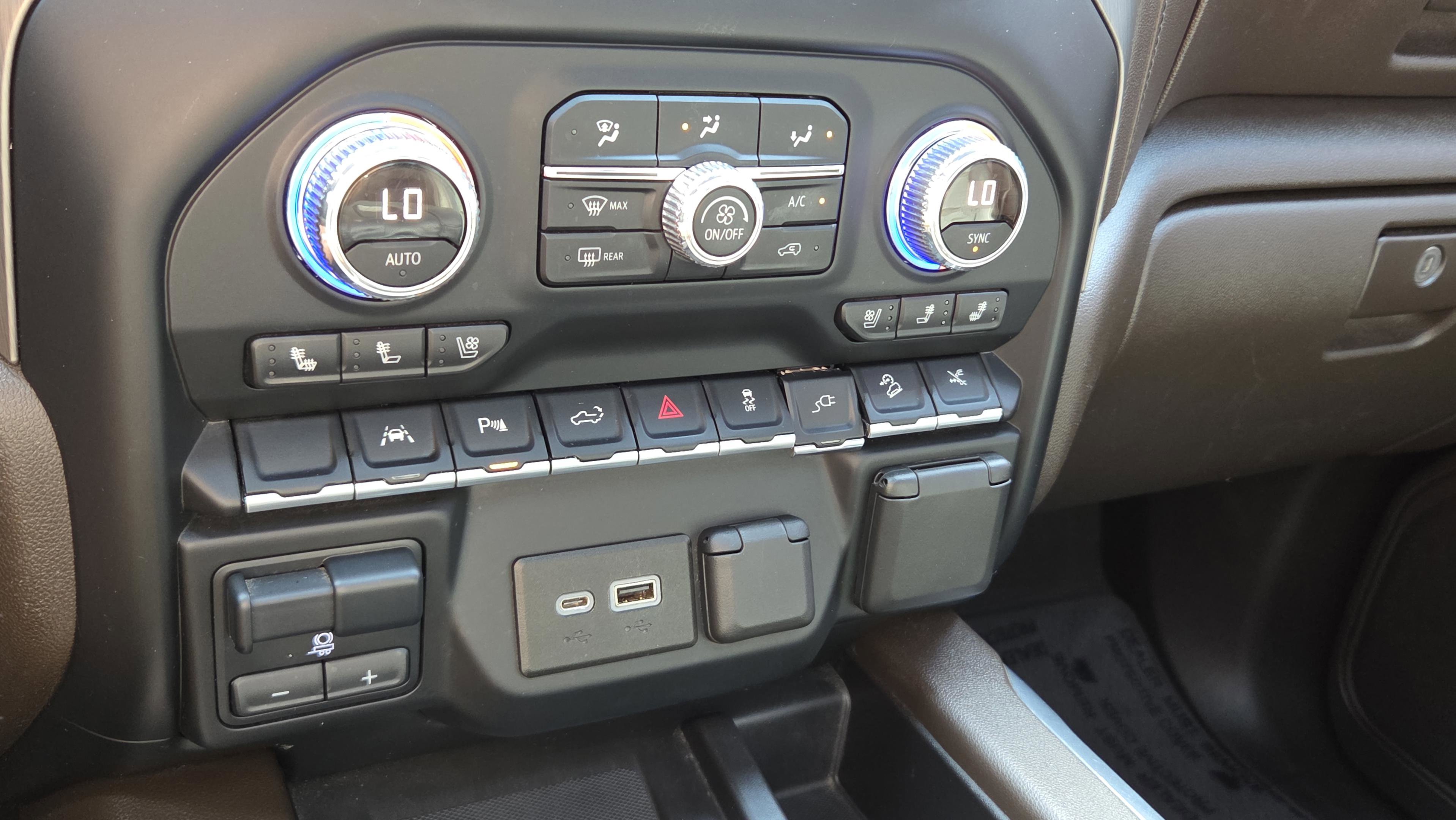 Used 2022 GMC Sierra 1500 Denali w/ Denali Reserve Package AWD/4WD image 23