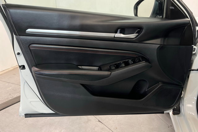 Used 2023 Nissan Altima 2.5 SR image 14