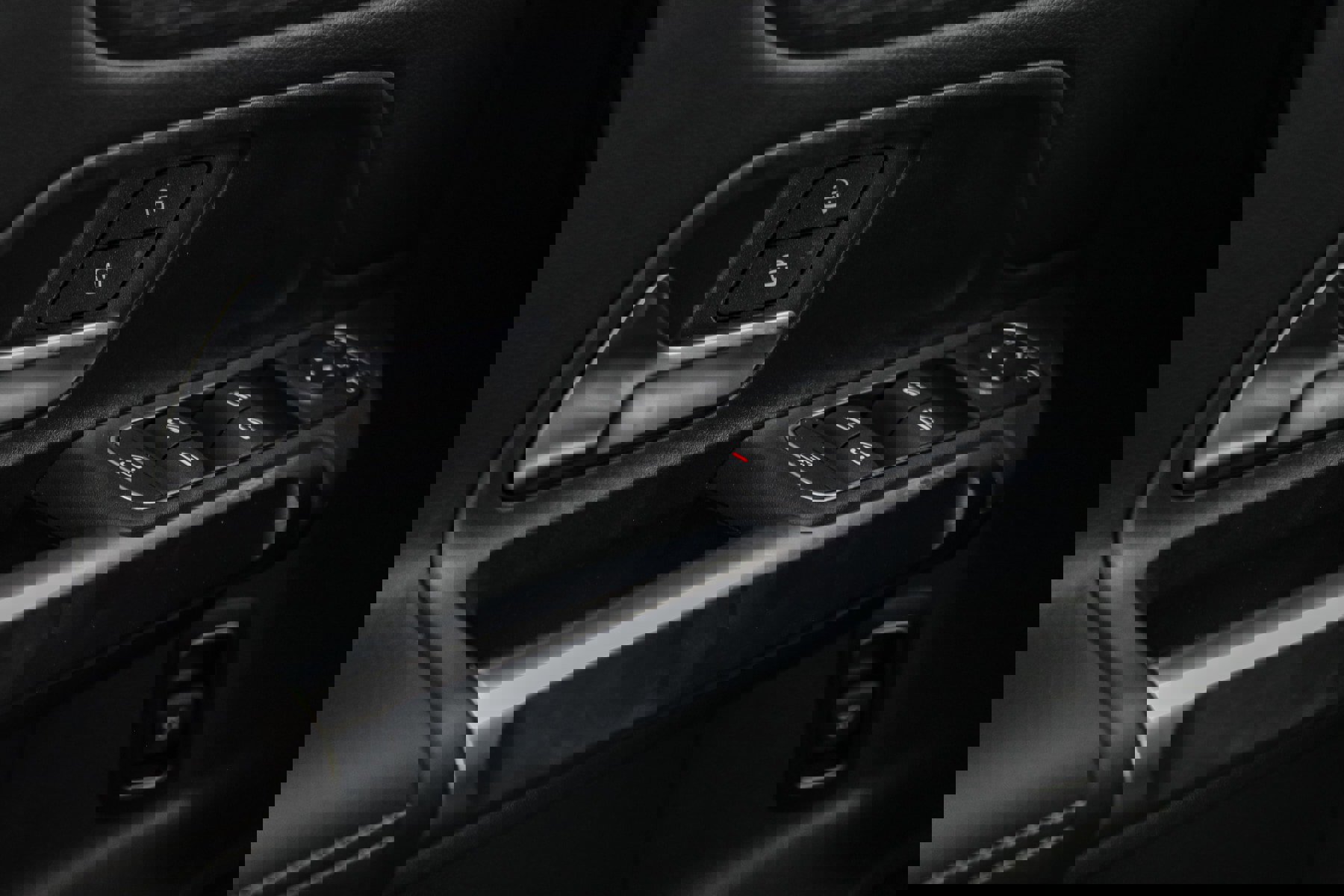 New 2026 Mercedes-Benz GLB 250 4MATIC image 14