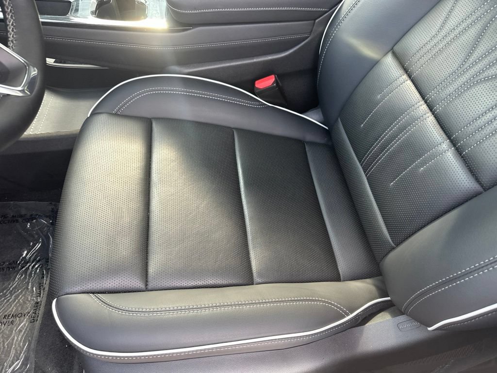 Used 2025 Buick Enclave Avenir AWD/4WD image 5