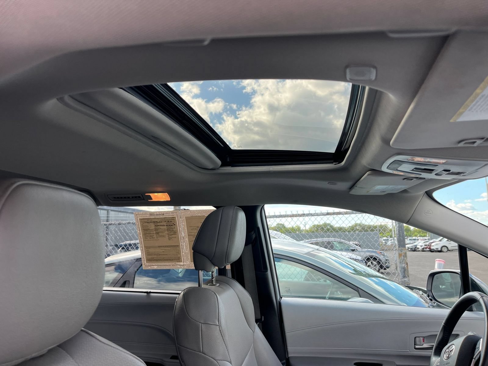 Used 2025 Toyota Sienna XLE FWD image 29