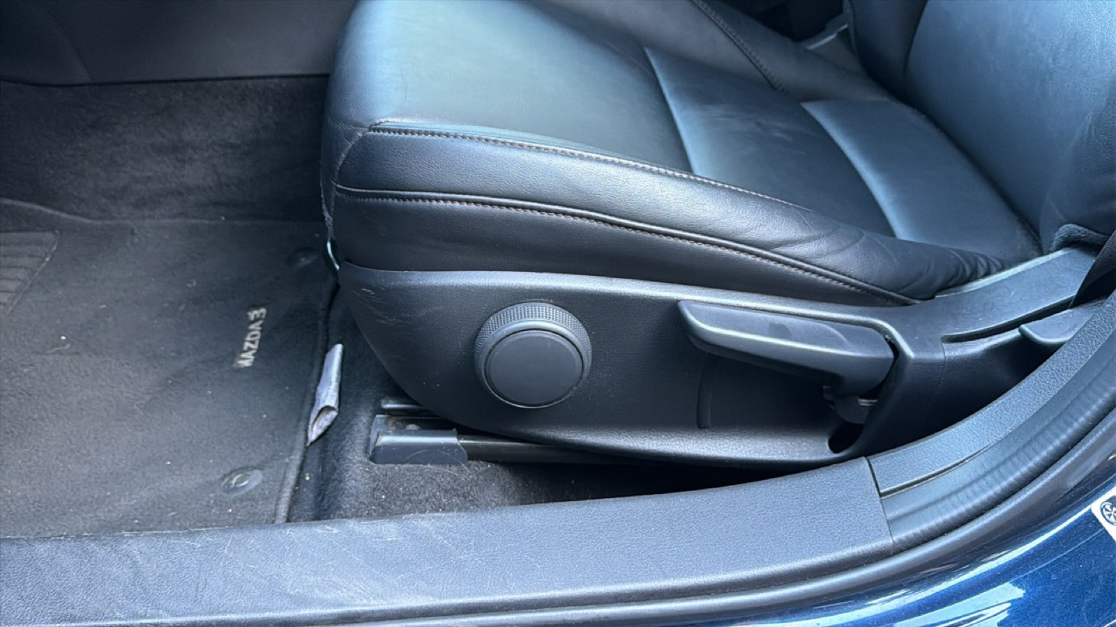 Certified 2025 MAZDA MAZDA3 s Sport FWD image 13