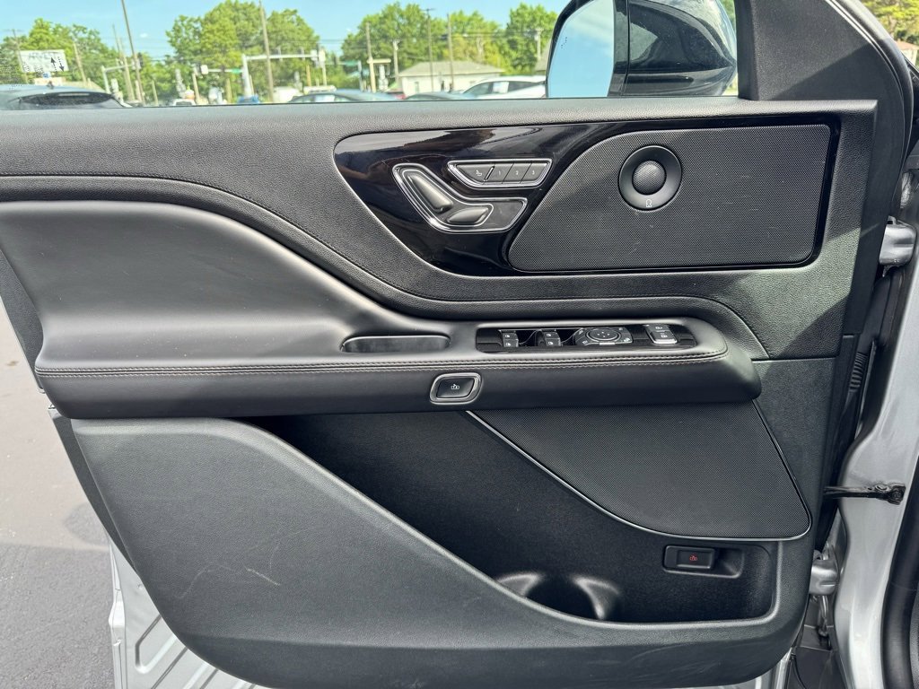 Used 2023 Lincoln Aviator Reserve image 2