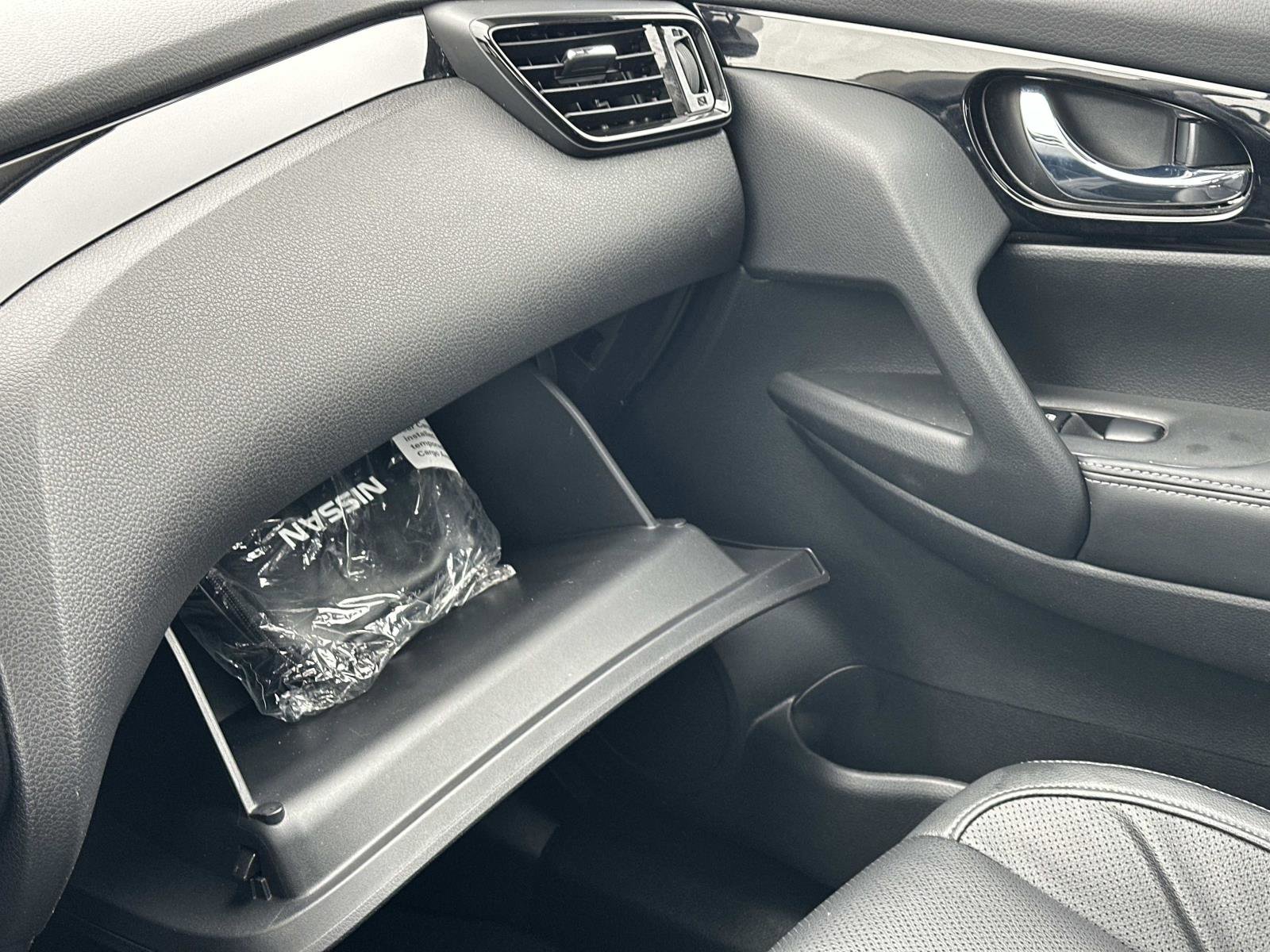 Used 2021 Nissan Rogue Sport SL w/ Premium Package image 33