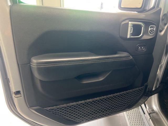 Used 2018 Jeep Wrangler Unlimited Sahara AWD/4WD image 15