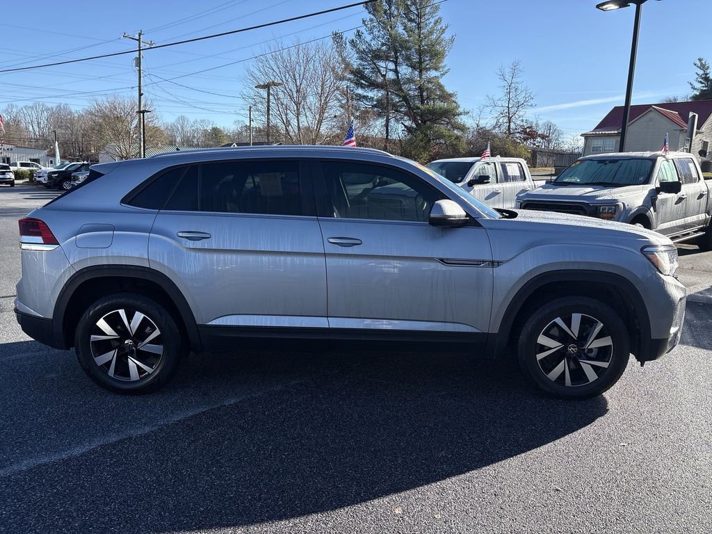 Used 2022 Volkswagen Atlas Cross Sport SE image 9