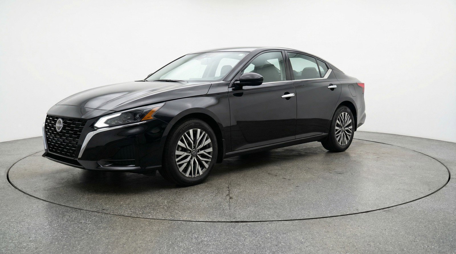 Used 2025 Nissan Altima 2.5 SV image 3