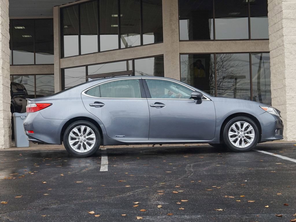 Used 2014 Lexus ES 300h w/ Luxury Package w/Bamboo Trim image 4