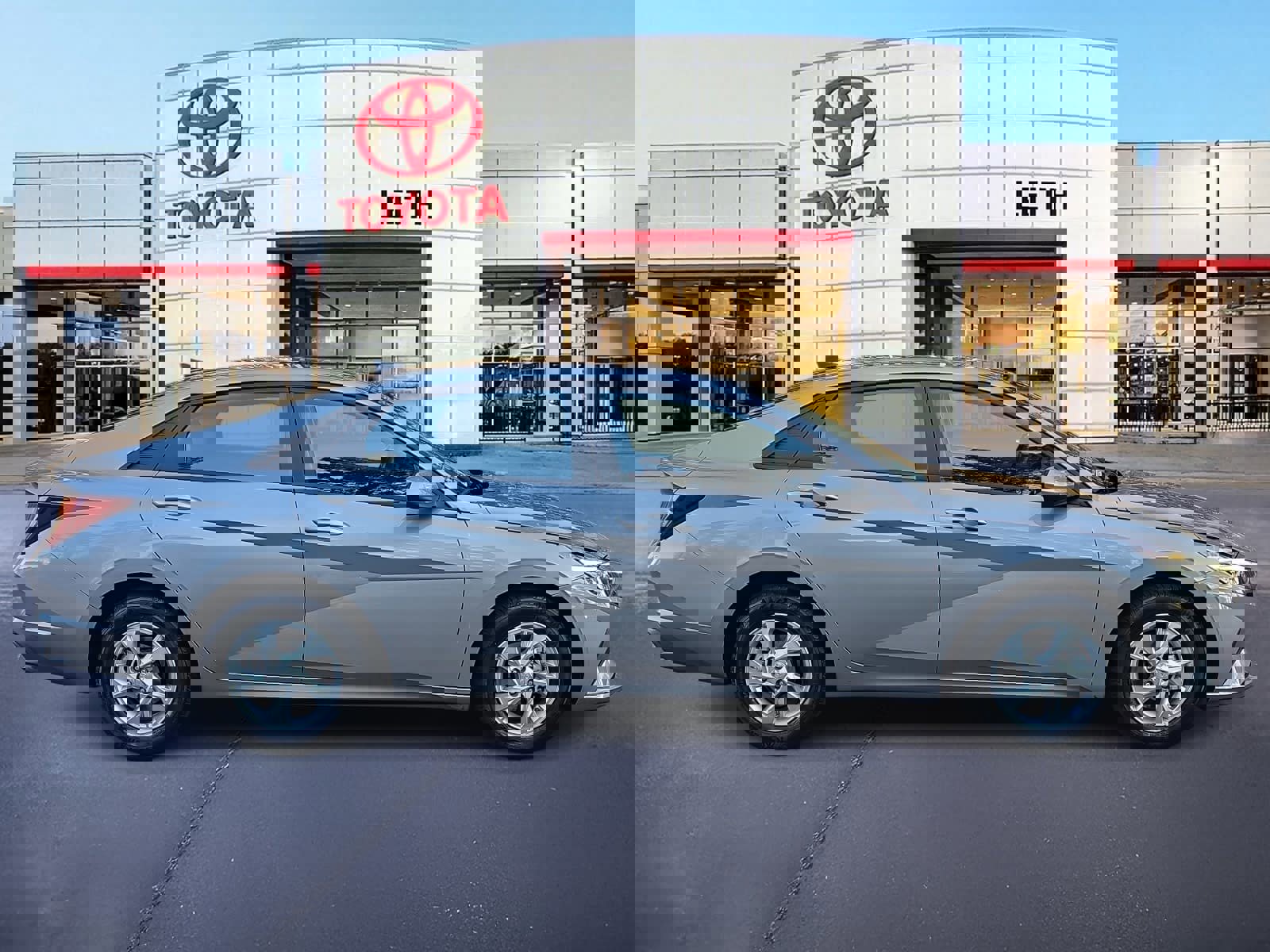 Used 2023 Hyundai Elantra SE image 4